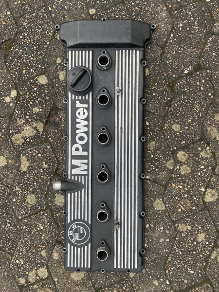 BMW M5 E28 M6 E24 Valvecover valve cover M88/3 M88 Motor engine